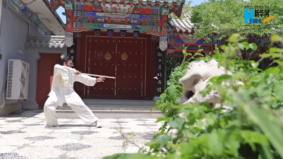 武动中华丨优雅又灵活 印度小伙钟情贾氏青萍剑