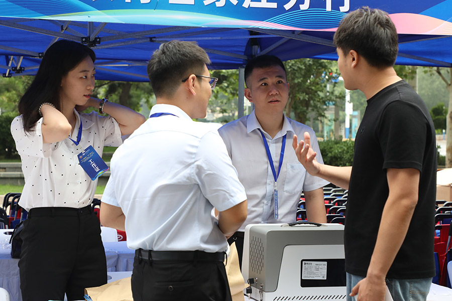石家莊舉辦社保卡惠民服務(wù)宣傳活動