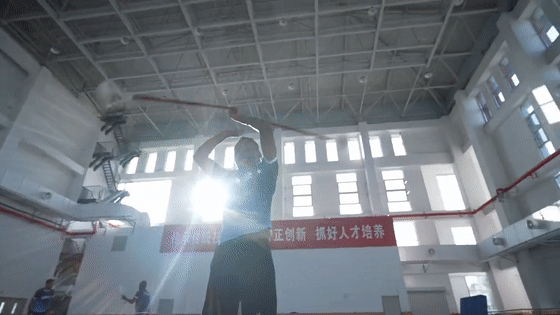“技”燃東方｜逐夢(mèng)不止 肯尼亞小伙再赴吳橋?qū)W雜技